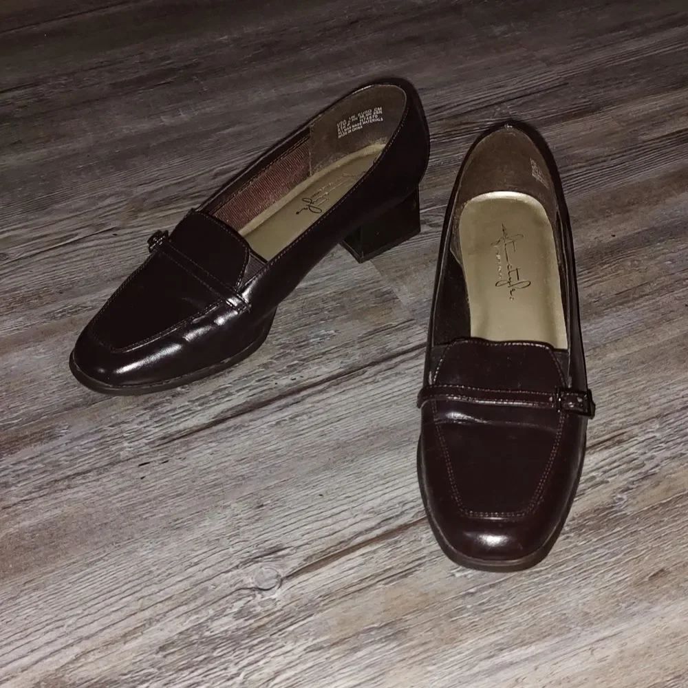 Soft style by Hush puppies dark brown dress shoes Sz 7.5